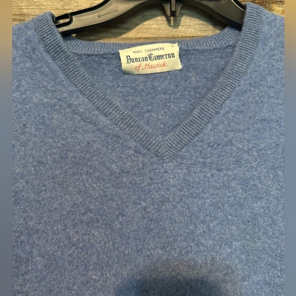 DUNCAN CAMERON of
Hawick- Size large-100% Cashmere - Picture 2 of 6